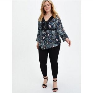 Torrid Black Floral Babydoll Gauze Crochet Trim Lace-Up Top Size 2X GUC